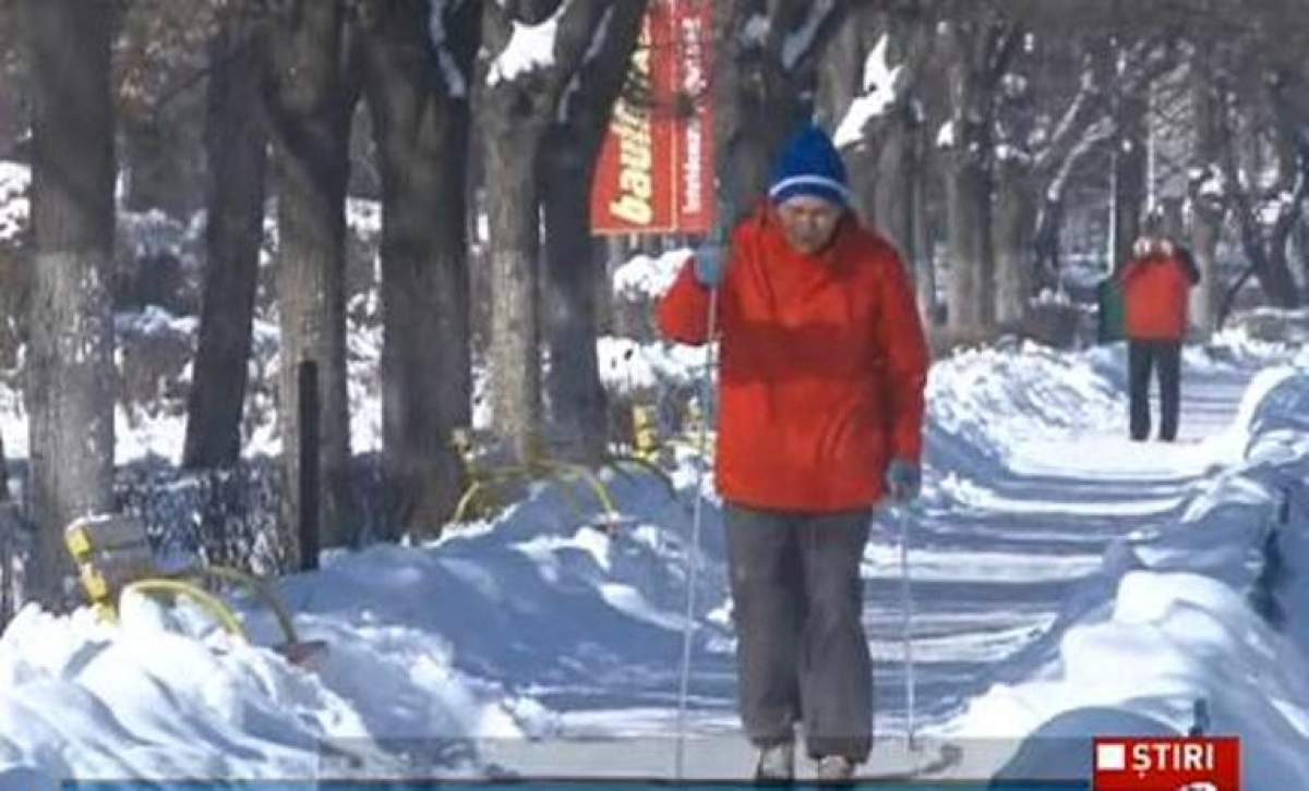 VIDEO Pe asta nu ai mai văzut-o! La 80 de ani schiază zilnic pe străzile din Ploieşti