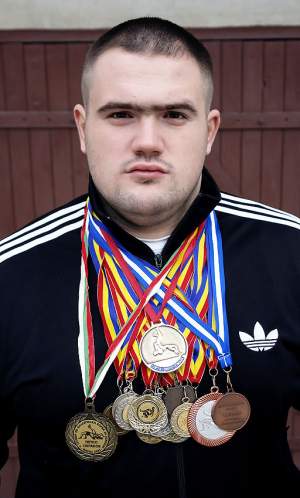 Luptătorul de MMA Gheorghe Ignat a fost trimis în judecată, după ce a fost prins furând din bancomate