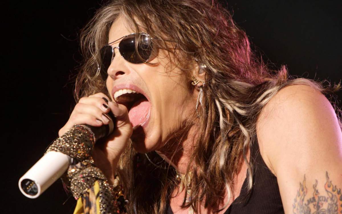 VIDEO Gafă monumentală a lui Steven Tyler! Te cruceşti când vezi ce degete are la picioare