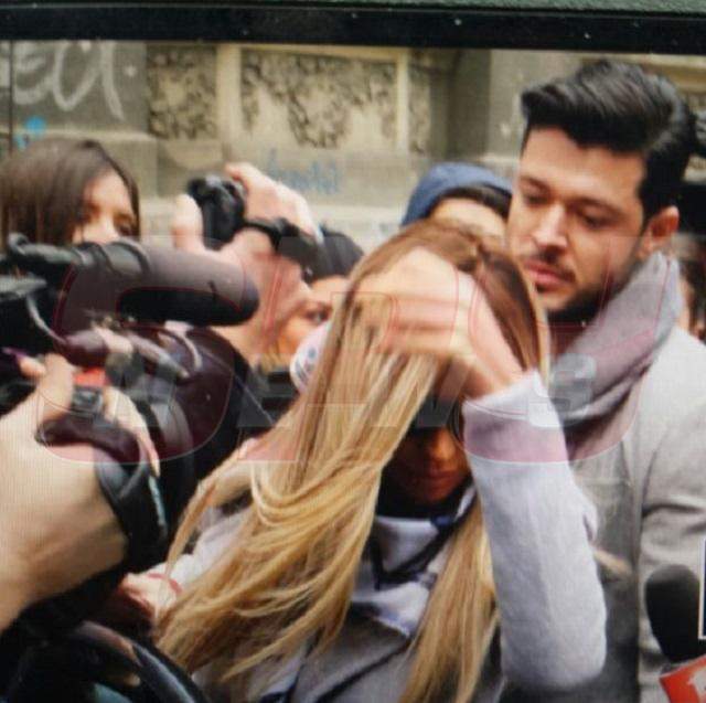 Au divorţat, dar s-au ţinut de mână şi-au plecat cu aceeaşi maşină! Uite primele imagini cu Bianca şi Victor la notar!