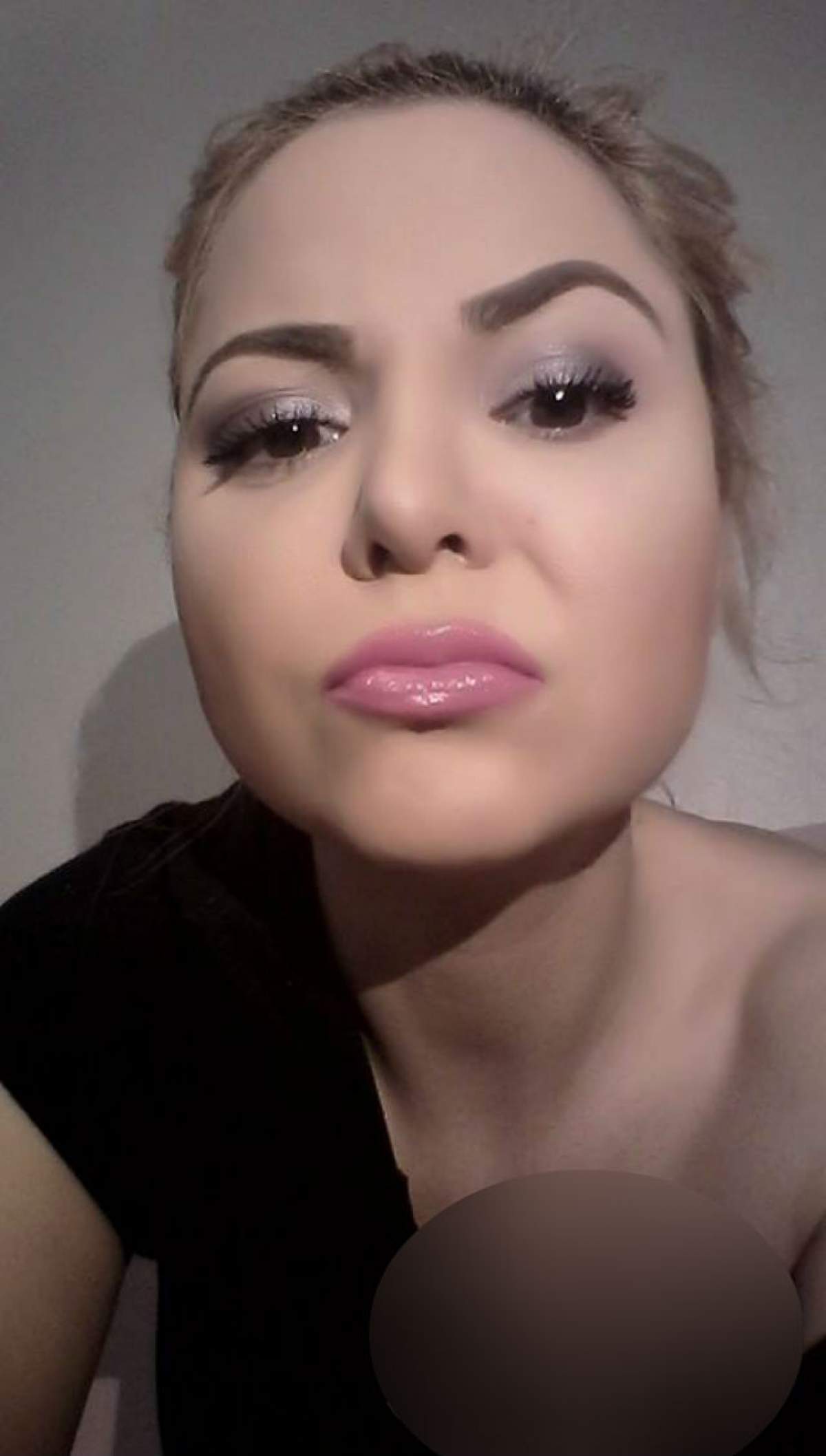 Alessia s-a pozat la primele ore ale dimineţii, dar a omis un detaliu indecent! Uite poza care adună o mulţime de like-uri
