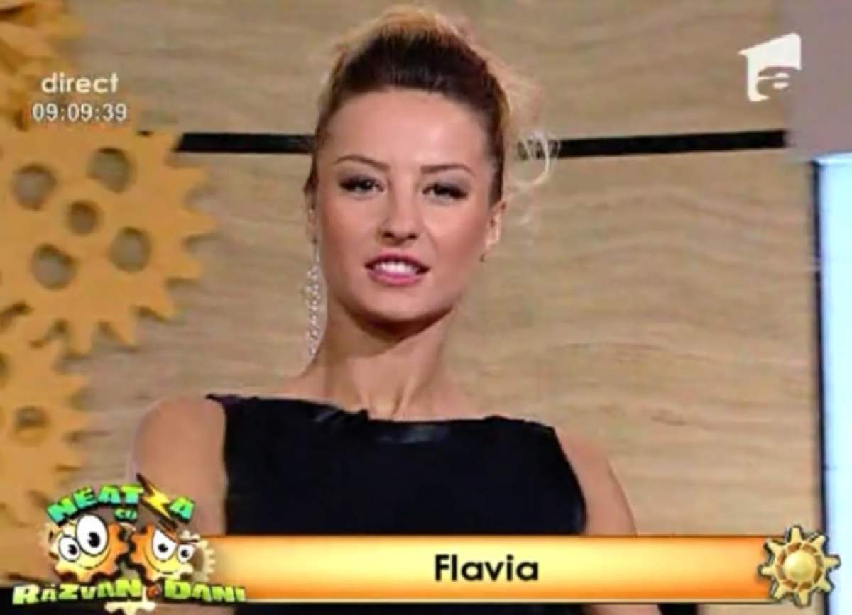 VIDEO Aşa flexibilitate mai rar! Flavia trage din greu la ''ora'' de sport de la '' Neaţa''