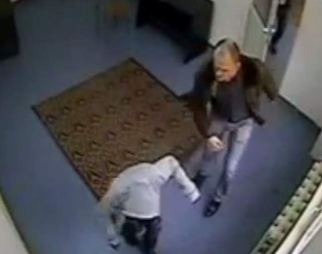VIDEO Poliţia recidivează! Şeful Poliţiei Piatra Neamţ, filmat în timp ce bătea o fetiţă!