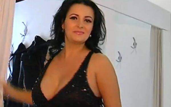 Sedusă şi... Silvana Rîciu, „stoarsă” de bani de un fotbalist cu peste zece ani mai tânăr decât ea! Vezi cum s-a ajuns la asta!