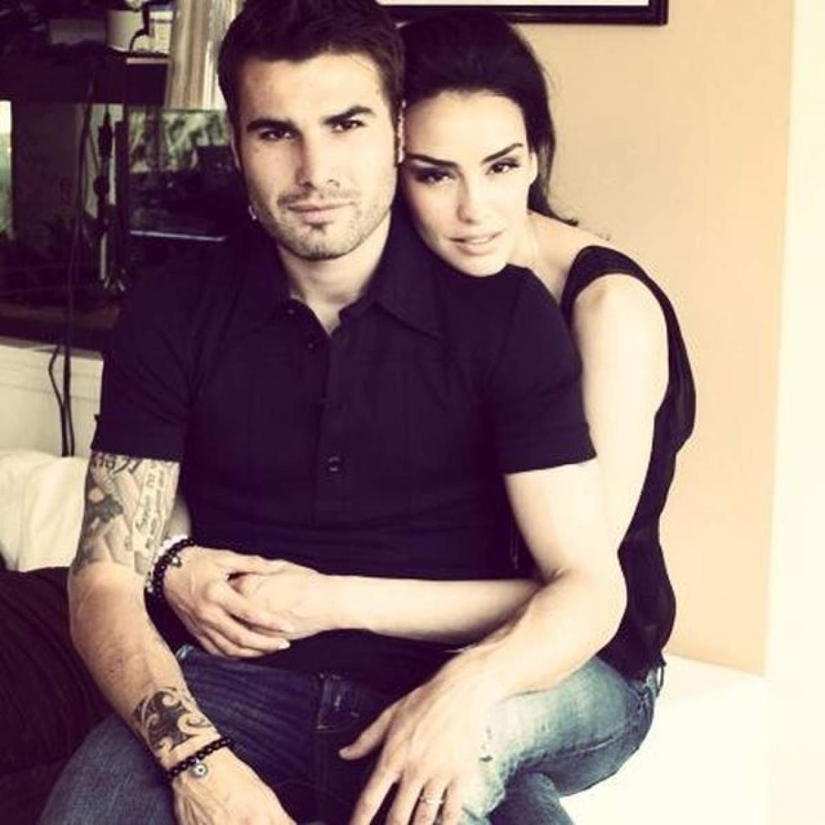 Nu ai să crezi ce face Consuelo în timp ce Adrian Mutu se pregăteşte intens pentru meciul de diseară! În loc să-l susţină, se distrează în Miami