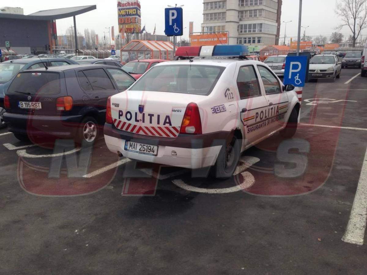 Poliţiştii, campioni la categoria "Am parcat ca un bou"! Campanie inedită împotriva şoferilor care-şi lasă maşinileîn mijlocul drumului!