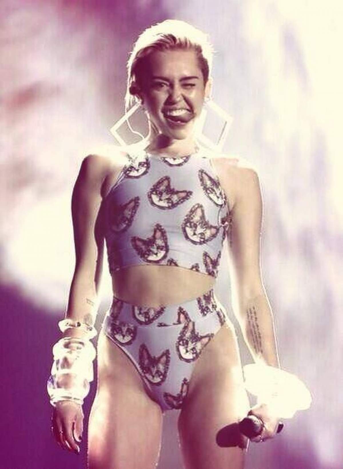 Miley Cyrus şi-a recucerit fanii cu poza asta! Nu a mai fost văzută atât de decentă de multă vreme