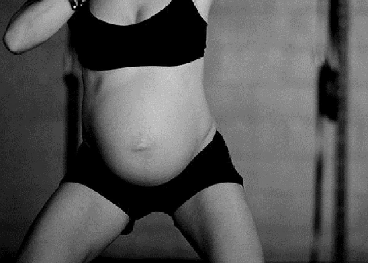 VIDEO INCREDIBIL! Femeia asta e inconştientă! Uite ce face deşi e însărcinată în opt luni!