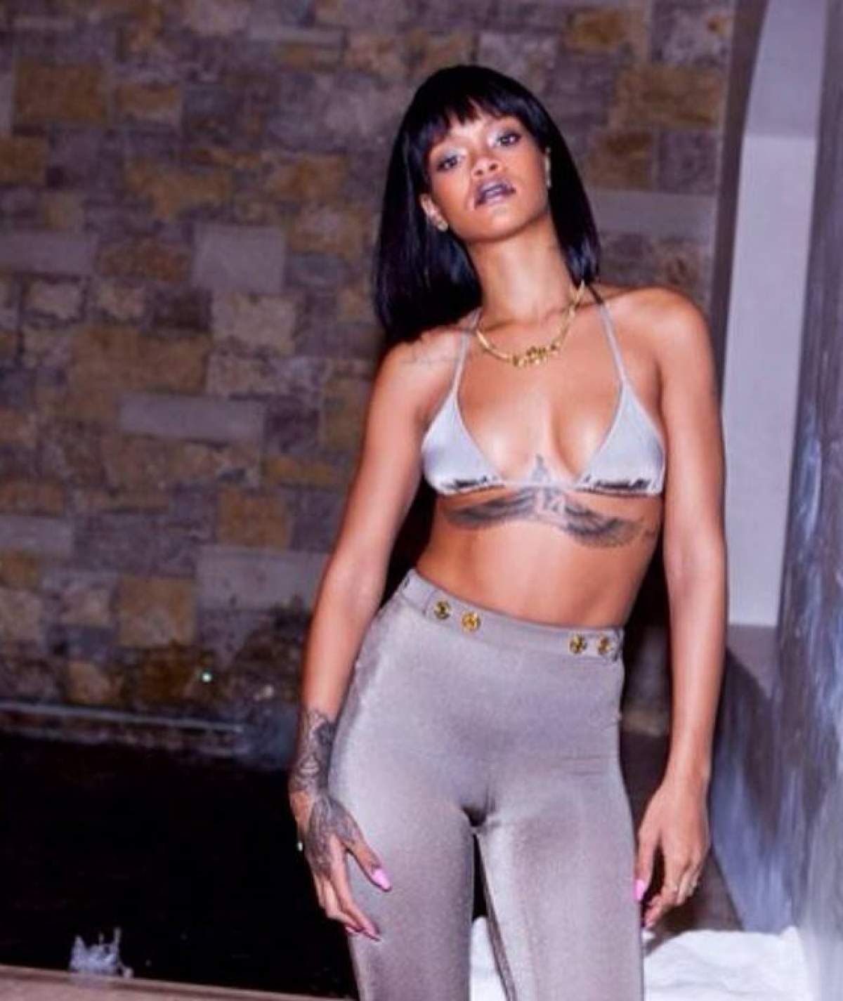 Rihanna a trecut pe locul doi! Vezi ce mega vedetă i-a "furat" popularitatea pe Facebook