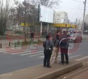 VIDEO Revoltător! Un călător este agresat fizic de un controlor de RATB în plină stradă!
