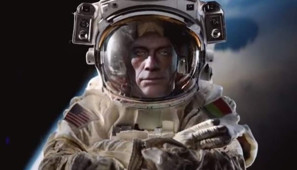 VIDEO Pe asta Mircea Badea nu poate să o facă! Van Damme a sfidat gravitaţia! Punem pariu că un asemenea şpagat nu ai văzut în viaţa ta