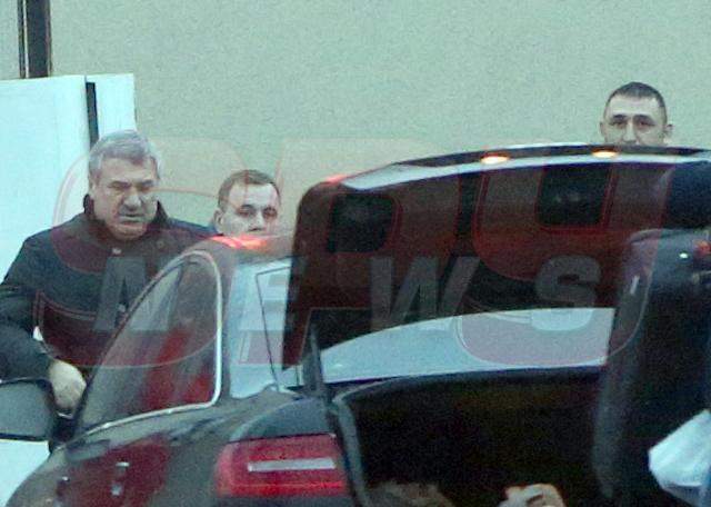 EXCLUSIV Victor şi Giovanni Becali s-au pupat cu bodyguarzii înainte să se predea!