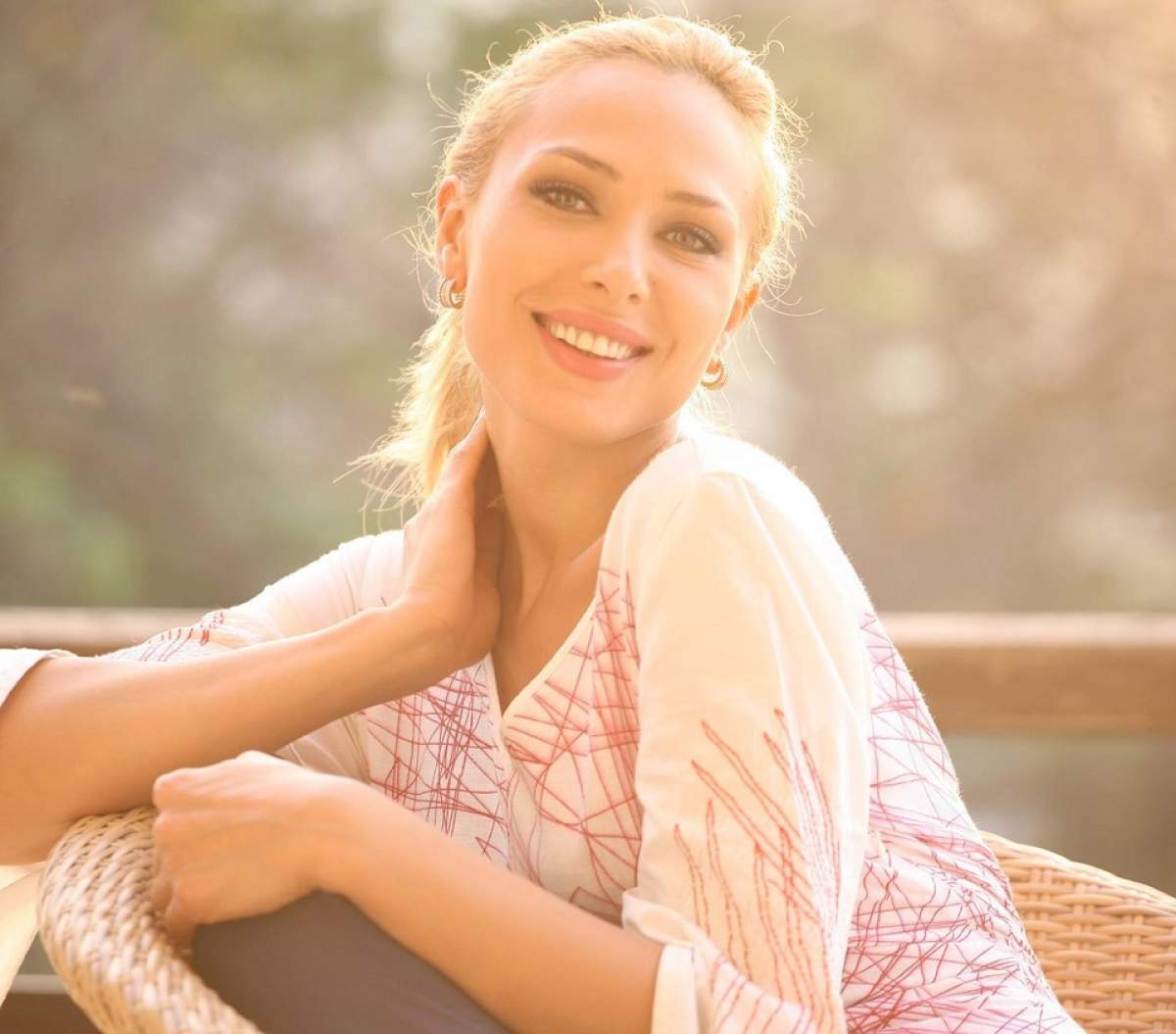 Iulia Vântur, apariţie răvăşitoare! Rochia a dat gata pe oricine, însă coafura lasă de dorit!