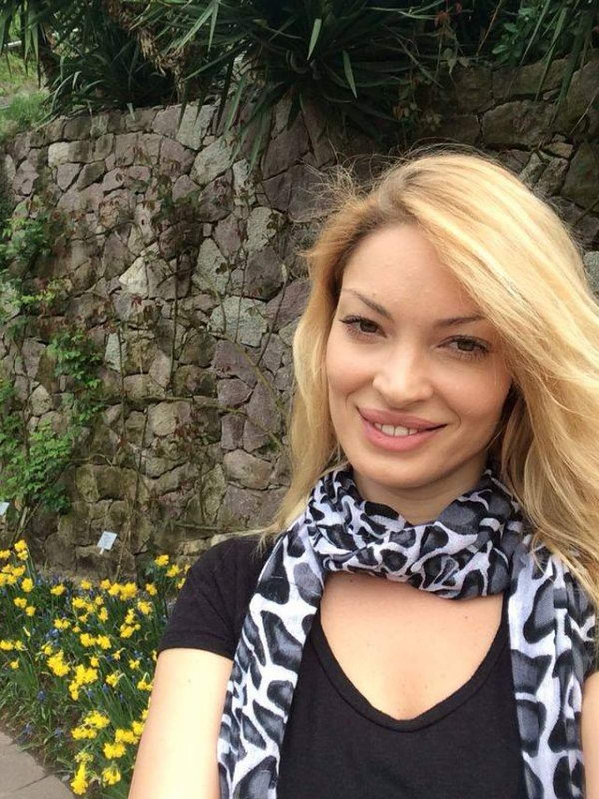 Valentina Pelinel este mai zâmbitoare ca oricând. Oare despărţirea de Cristi Boureanu o face aşa plină de viaţă?
