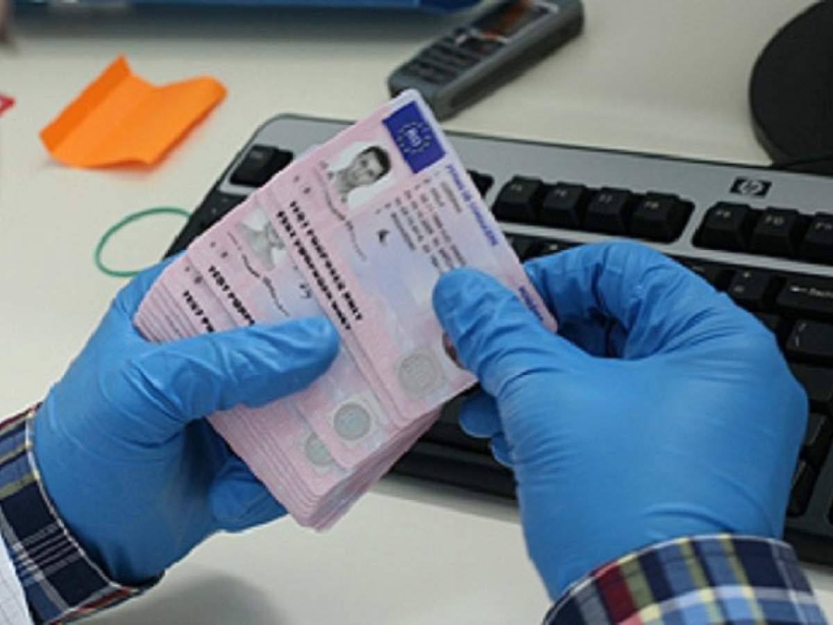 Condamnări în dosarul "permiselor false"! Fostul şef al Serviciului Permise de Conducere Argeş, şase ani de închisoare