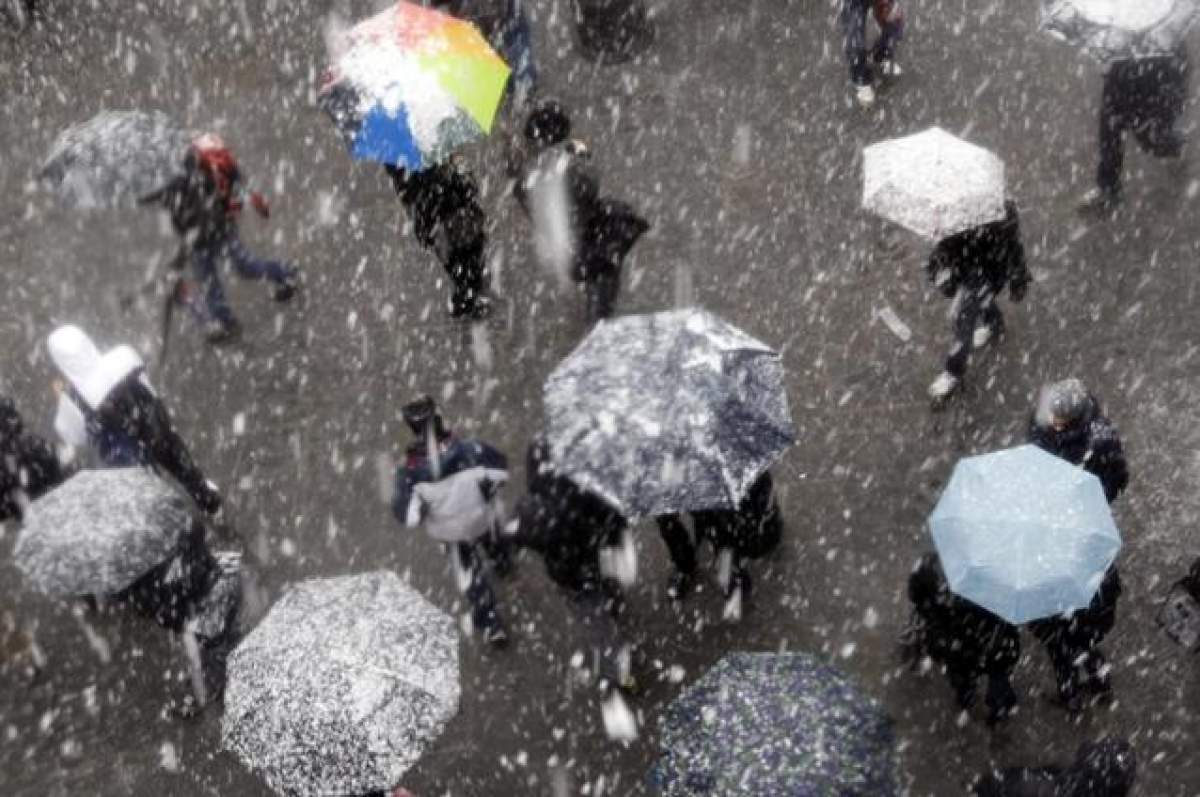 AVERTIZARE METEO! Cod galben de ploi şi ninsori