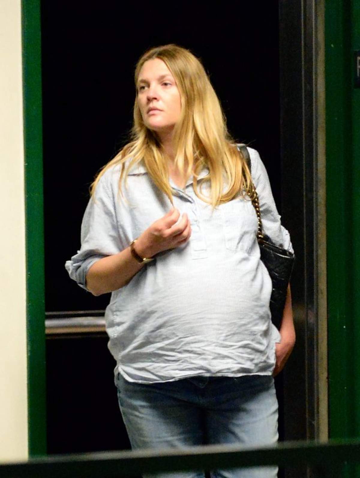 Drew Barrymore, cum poţi să te mai dai jos din pat?