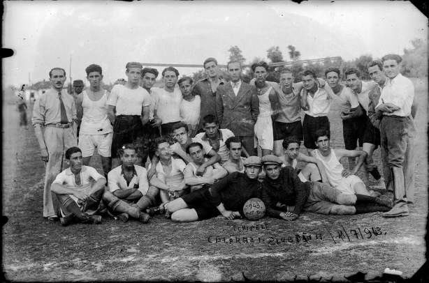 Fotografii de colecţie! Vezi aici cum sărbătoreau românii Paştele în urmă cu 70 de ani!