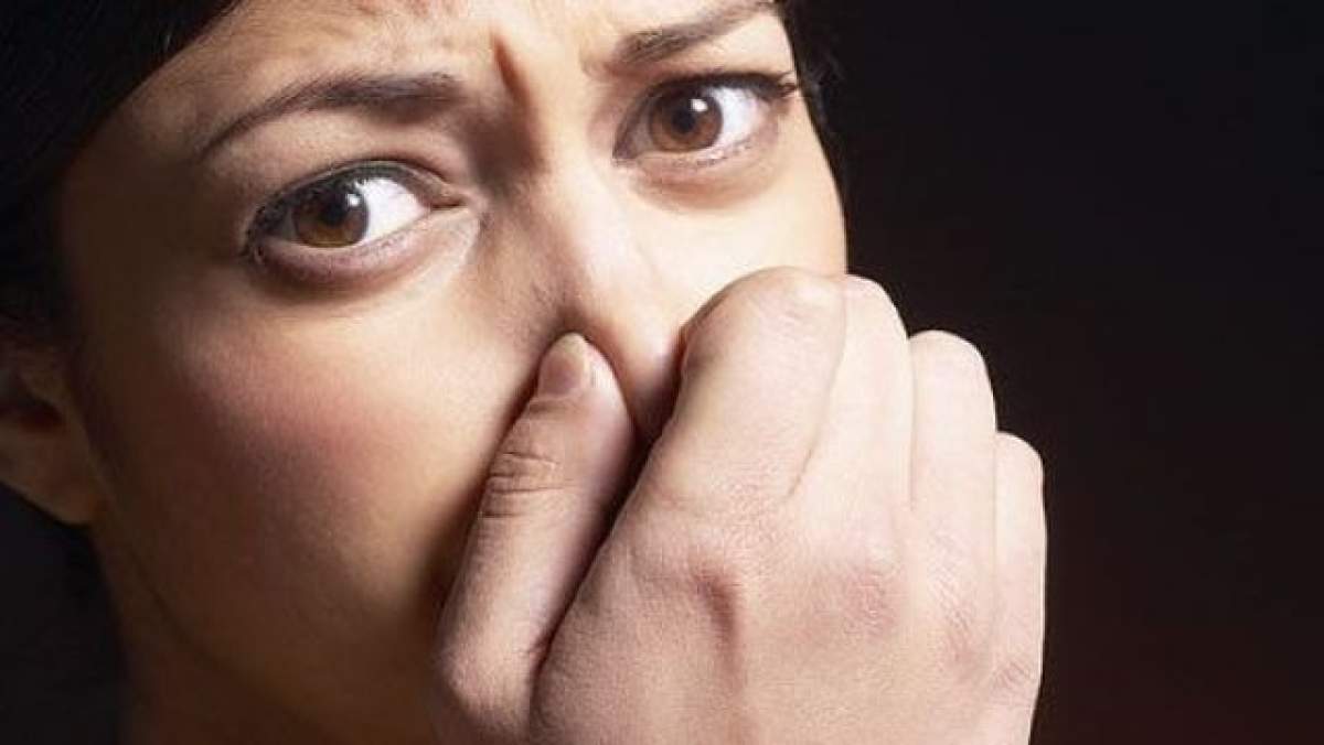 Uite cum  scapi de mirosul urât al gurii şi vezi ce alimente fac rău danturii