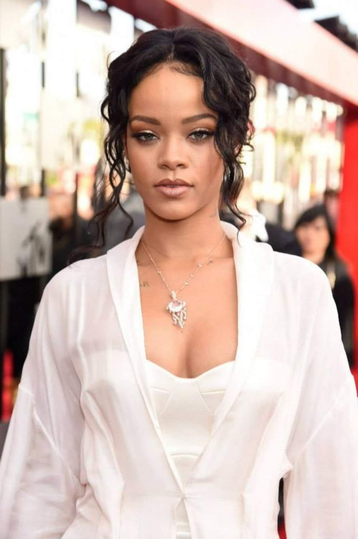 Rihanna, urare inedită de Paşte! Uite cum a ales să le transmită tuturor  gândurile ei bune, evident în stilul  caracteristic, original