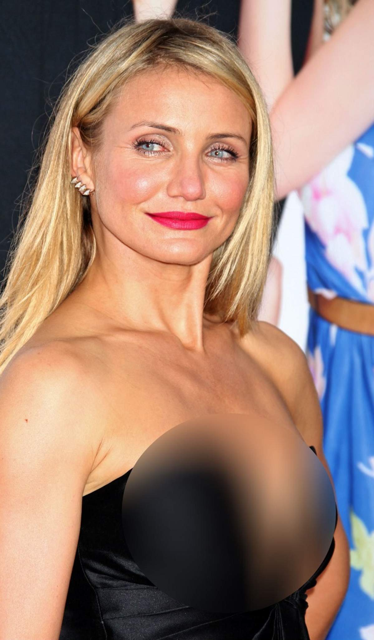 S-a dus frumuseţea de altă dată! Cameron Diaz, apariţie dezastruoasă pe covorul roşu! Sânii lăsaţi au atras toate privirile!