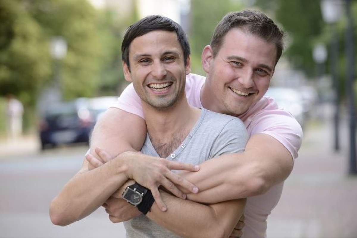 Studiile au demonstrat! Persoanele gay au o căsnicie mai fericită decât cuplurile heterosexuale