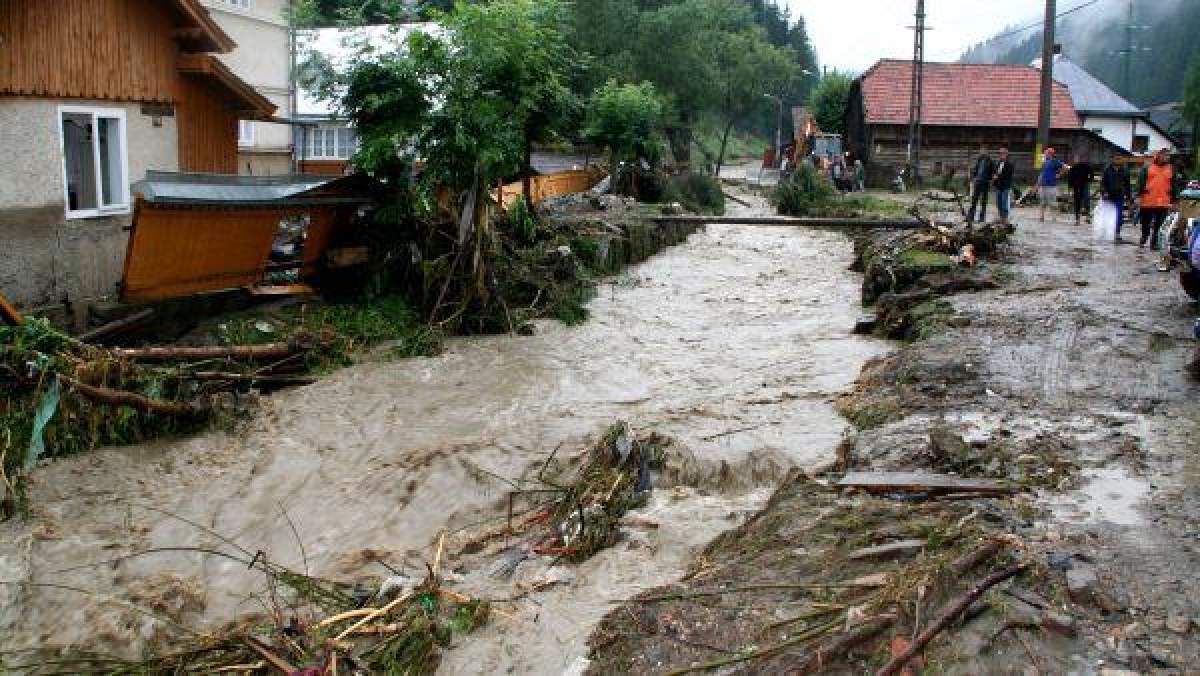 Continuă prăpădul! COD PORTOCALIU de inundaţii în nouă judeţe