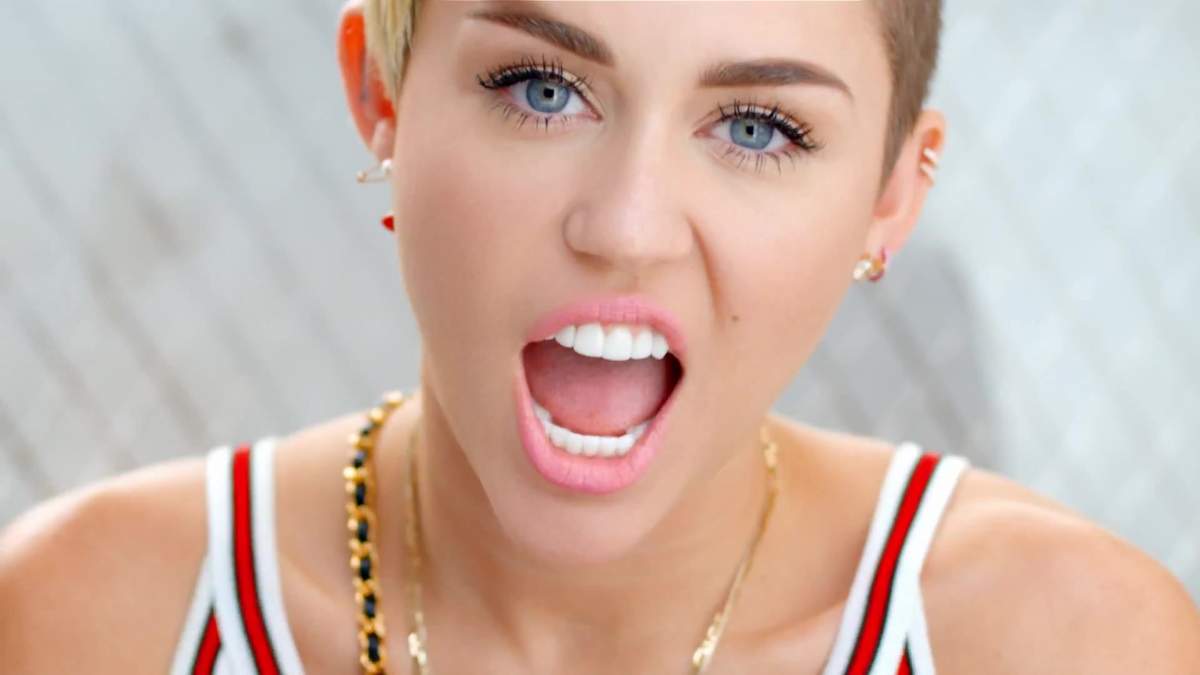 Miley Cyrus le dă emoţii fanilor! A ieşit din spital, dar uite ce se va întâmpla cu cariera sa