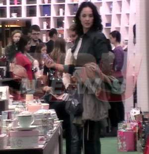 Shoppingul, pasiunea mea! Uite cum se comportă Andreea Marin într-un magazin de cosmetice!