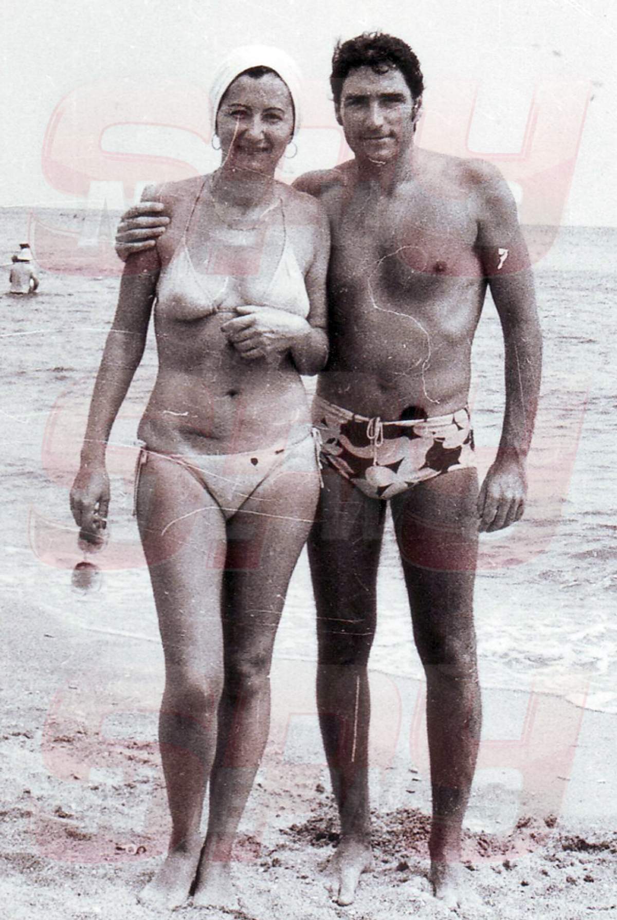 O doamnă e doamnă şi în pielea goală! Vezi primele imagini cu Mioara Roman în costum de baie!