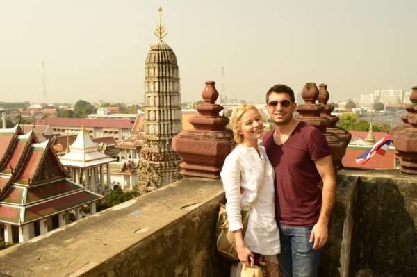 Laura Cosoi este mai fericită ca niciodată! Vezi cine şi ce îi dă această stare unică!