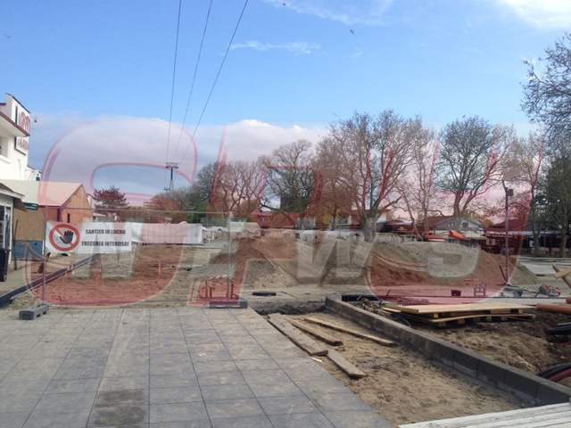 Distracţie pe... şantier! Mormane de moloz, grămezi de materiale de construcţii şi lucrări neterminate! Asta vă aşteaptă în punctul zero al petrecerilor de 1 Mai