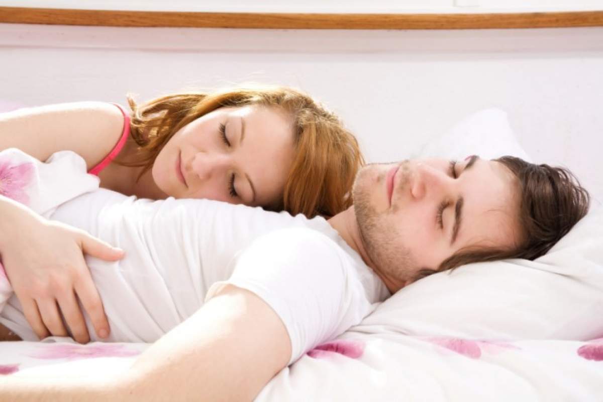 Spune-mi cât de târziu te culci, ca să-ţi spun ce partener preferi! Rămâi mut când vezi care e legătura dintre somn şi relaţii