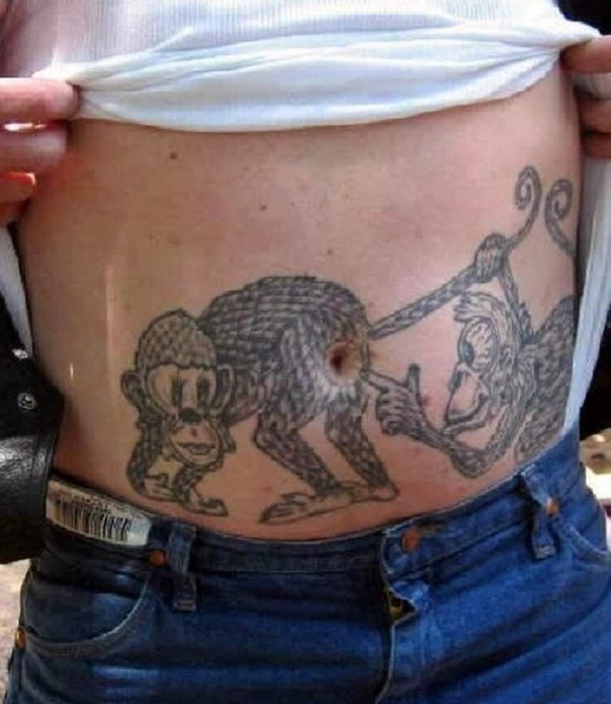 FOTO Cele mai penibile tatuaje văzute vreodată! Oare ce-a fost în capul celor care au făcut asta?
