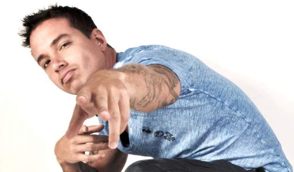 Mai era puţin şi intervenea paza! Vezi ce a păţit celebrul J Balvin cu o şatenă, în culisele de la ZU Music Awards!