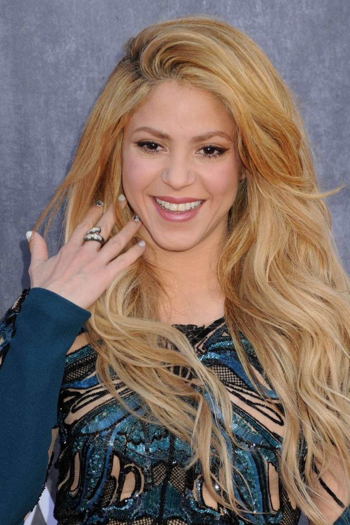 Shakira, fără chiloţi? Vedeta arată TOT într-o rochie mult prea decupată