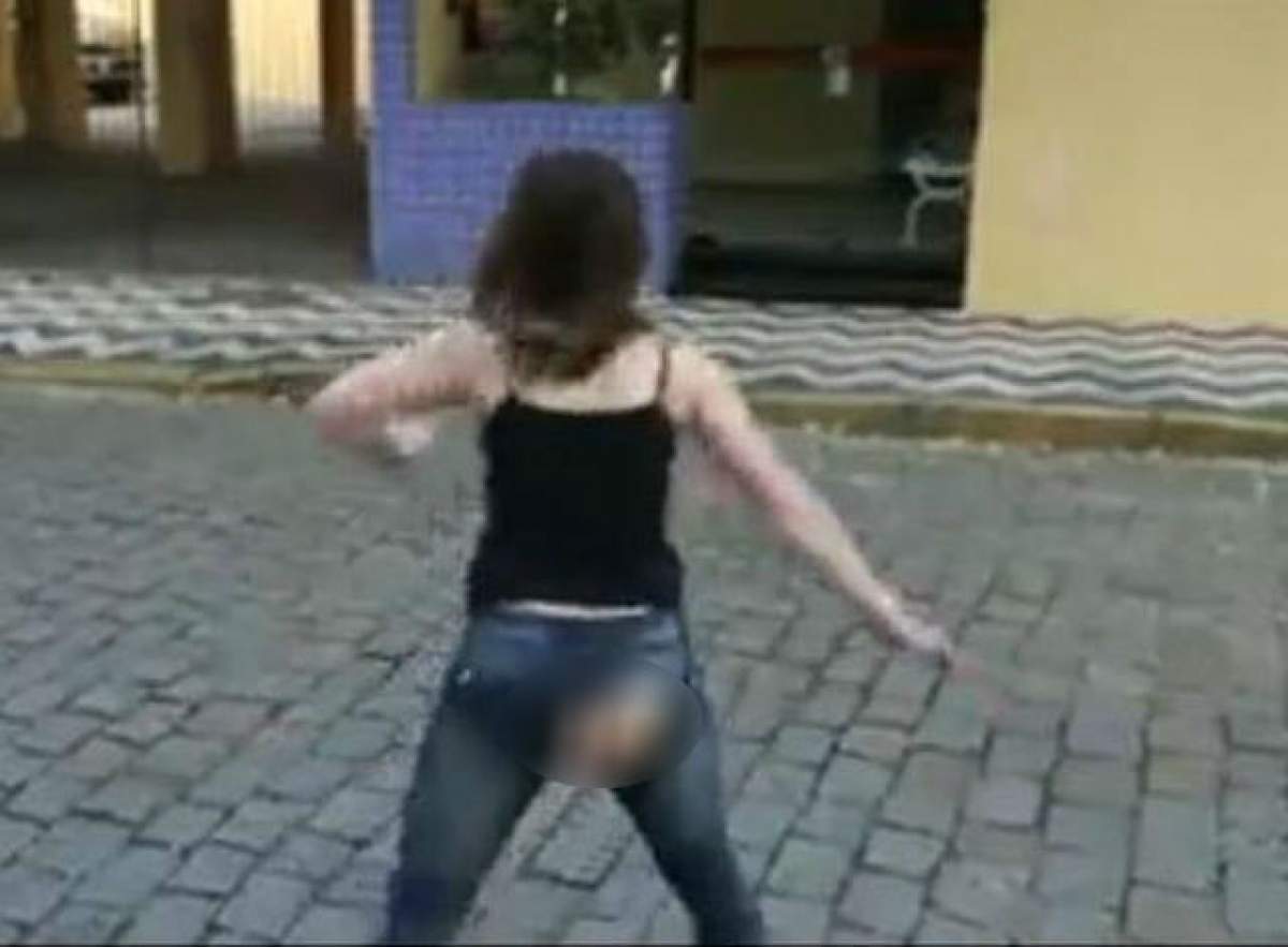 VIDEO A pierdut lupta cu kilogramele şi a ieşit cu pantalonii rupţi pe stradă! Imaginile te vor face să râzi în hohote