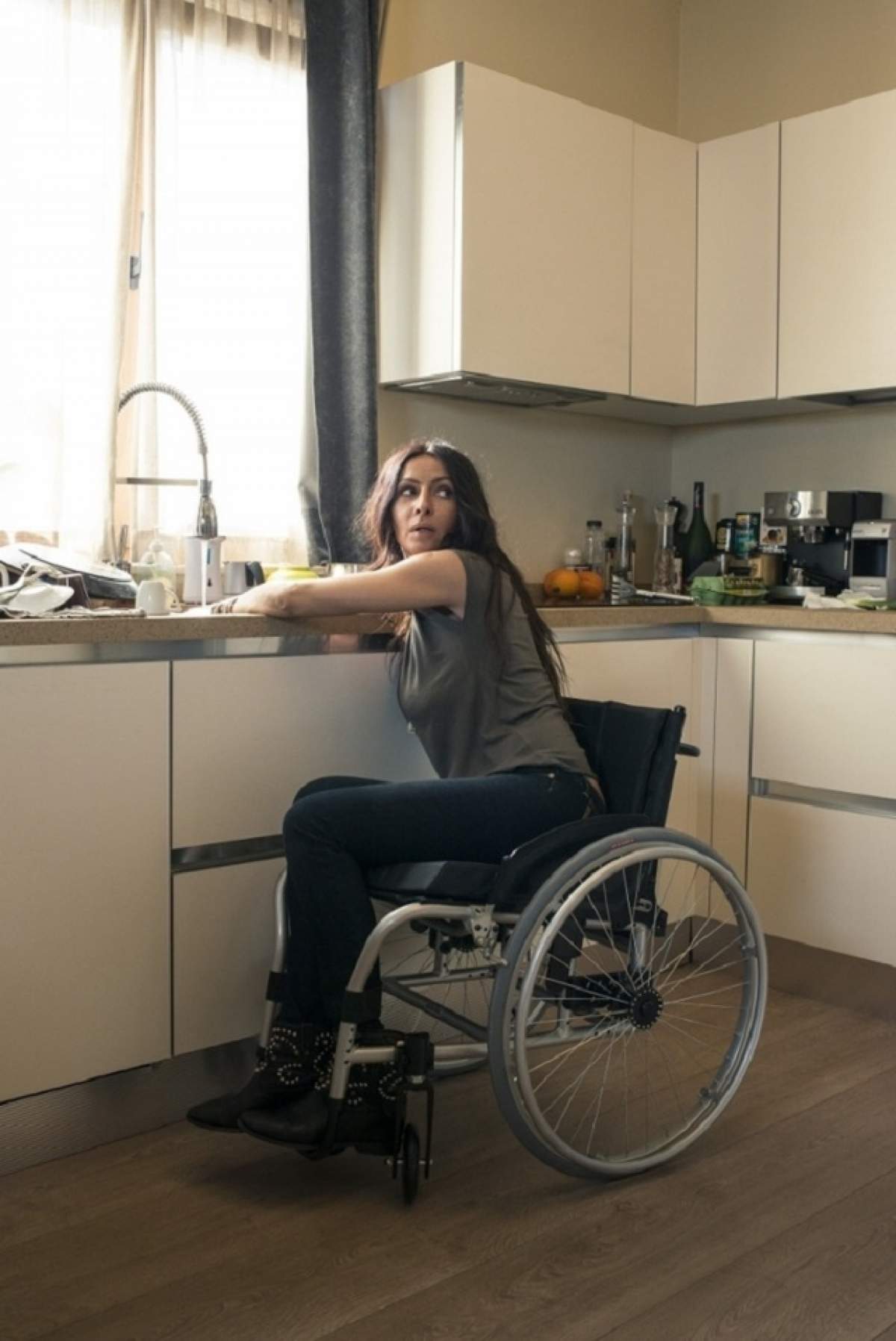Imagini şocante! Mihaela Rădulescu a ajuns în scaun cu rotile! Vezi ce s-a întâmplat