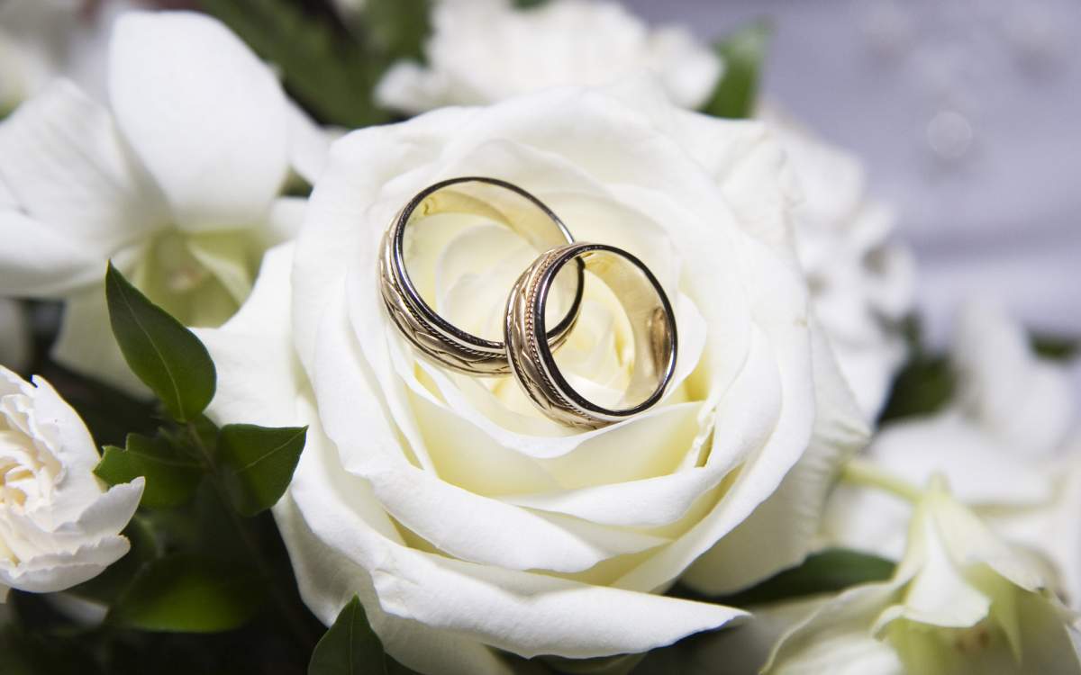 5 răspunsuri isteţe ca să închizi gura celor care te întreabă „Tu când te măriţi?”