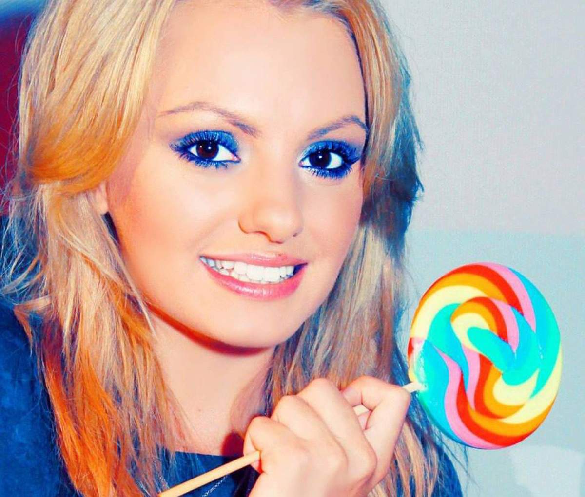 Alexandra Stan, de nerecunoscut! Artista parcă are 15 ani în poza asta