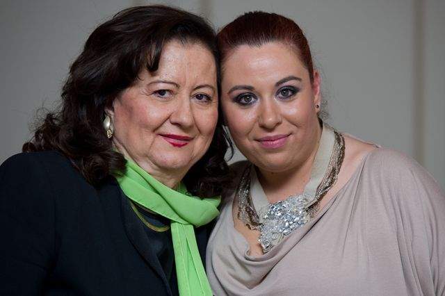 Oana Roman a ajuns la cuţit din cauza operaţiei de cezariană! Are de gând să-l dea în judecată pe medicul ginecolog cu care a născut!