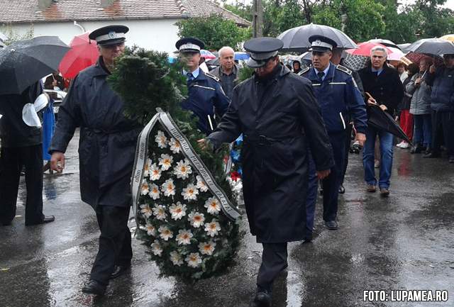 Ce soartă nedreaptă! Gică Popescu şi-a văzut copiii pentru prima dată în libertate, la înmormântarea tatălui