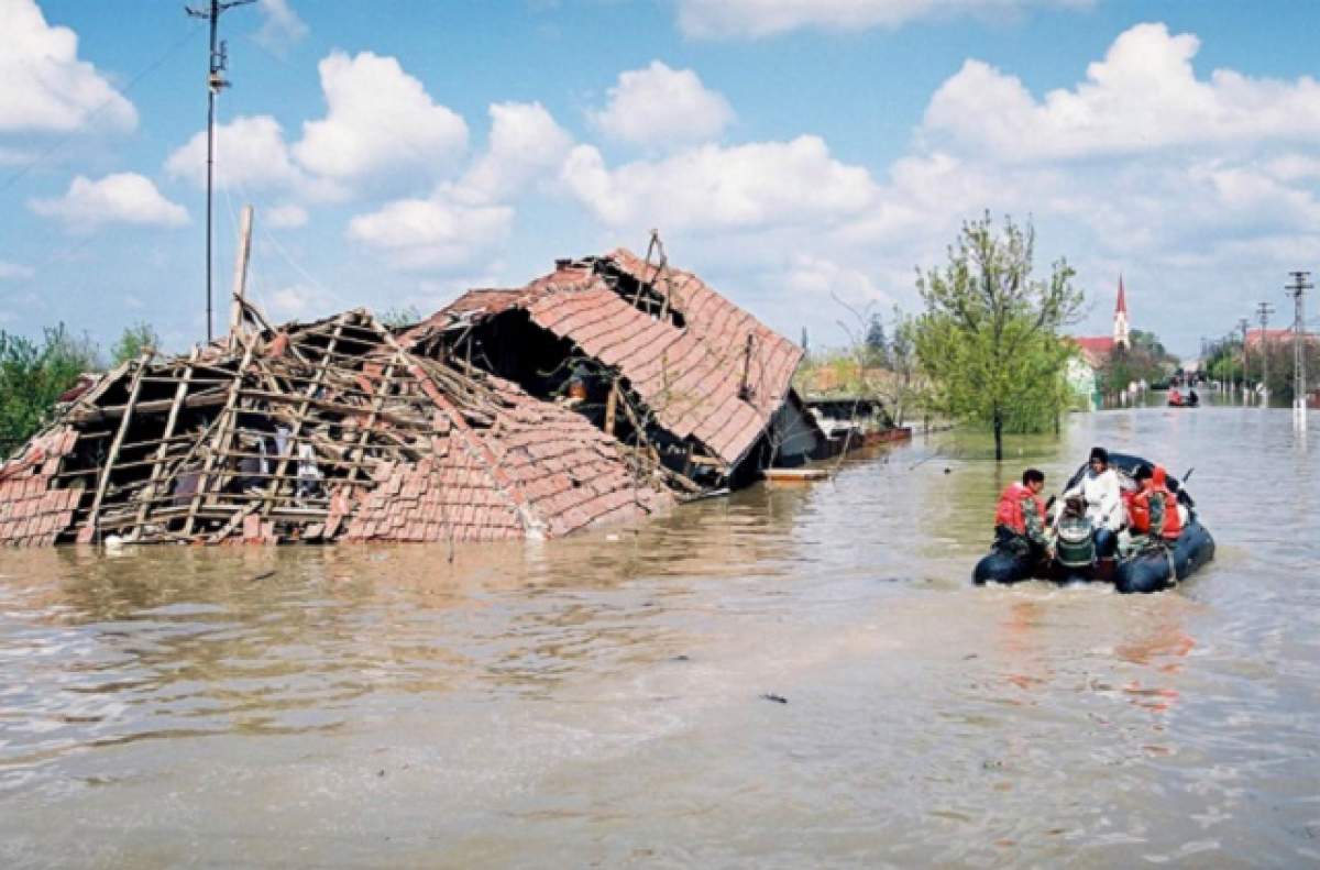 Inundaţiile fac prăpăd! 10 localităţi din Argeş, sub ape!