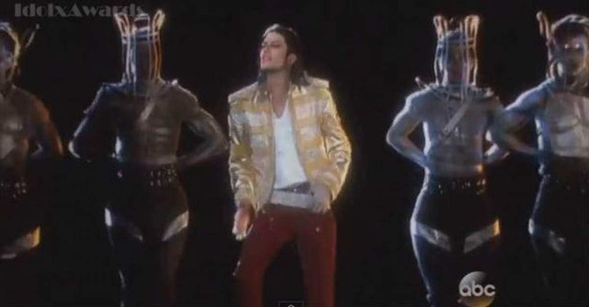 VIDEO Fanii au putut să-l vadă pe Michael Jackson, în viaţă, încă o dată! Artistul a urcat, ieri, pe scenă şi i-a făcut pe toţi să lăcrimeze
