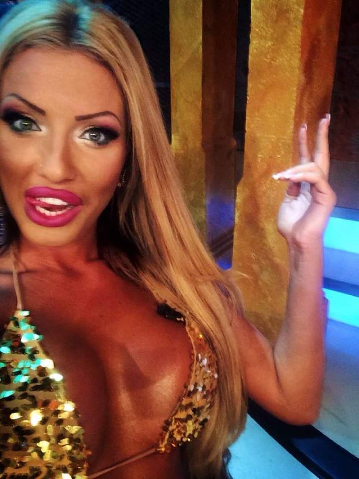 Şoferi, păzea! Loredana Chivu s-a urcat atât de sexy la volan, încât toţi s-au uitat doar la sânii ei