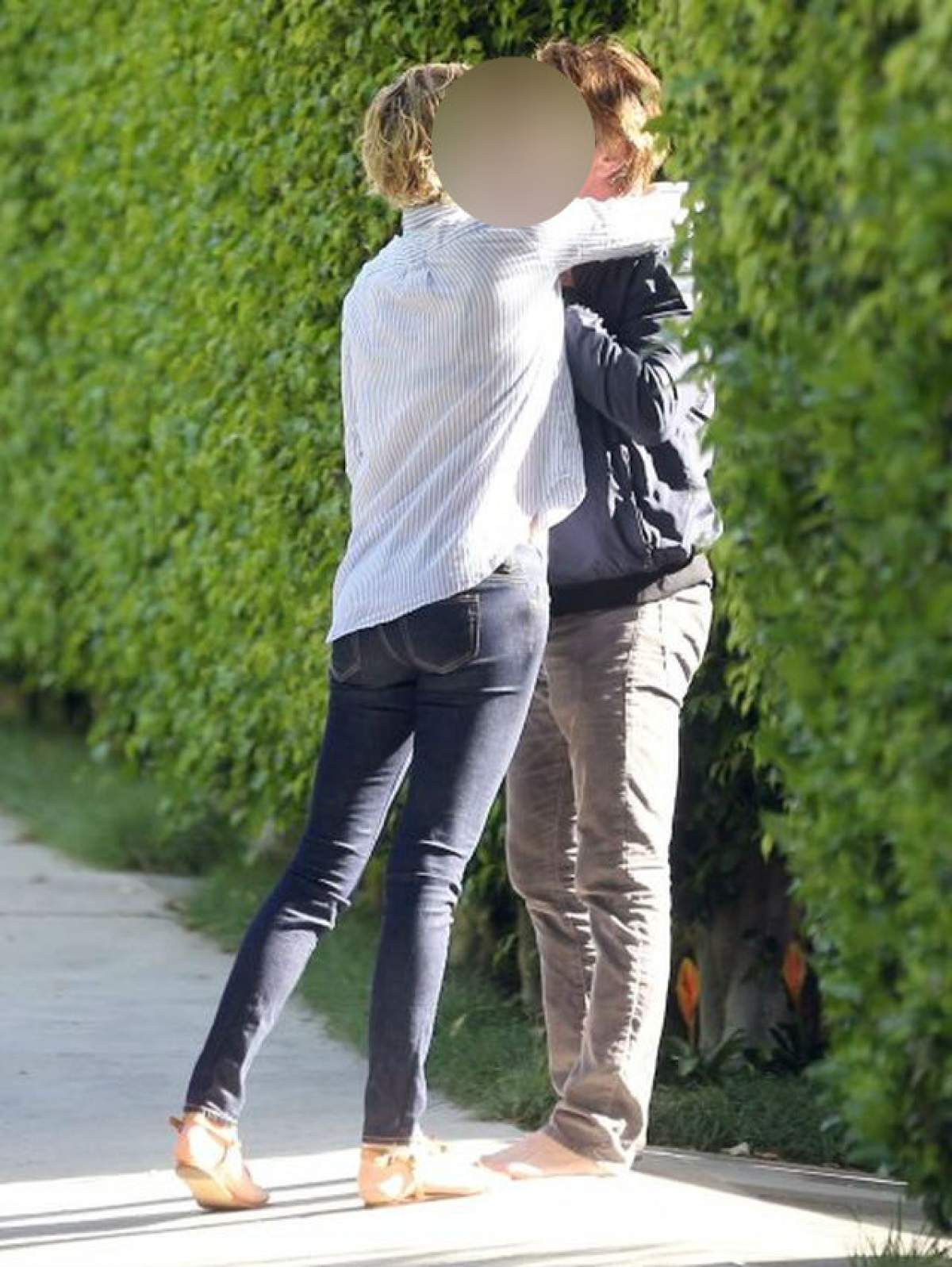 Charlize Theron şi Sean Penn, sărut pasional prin tufişuri