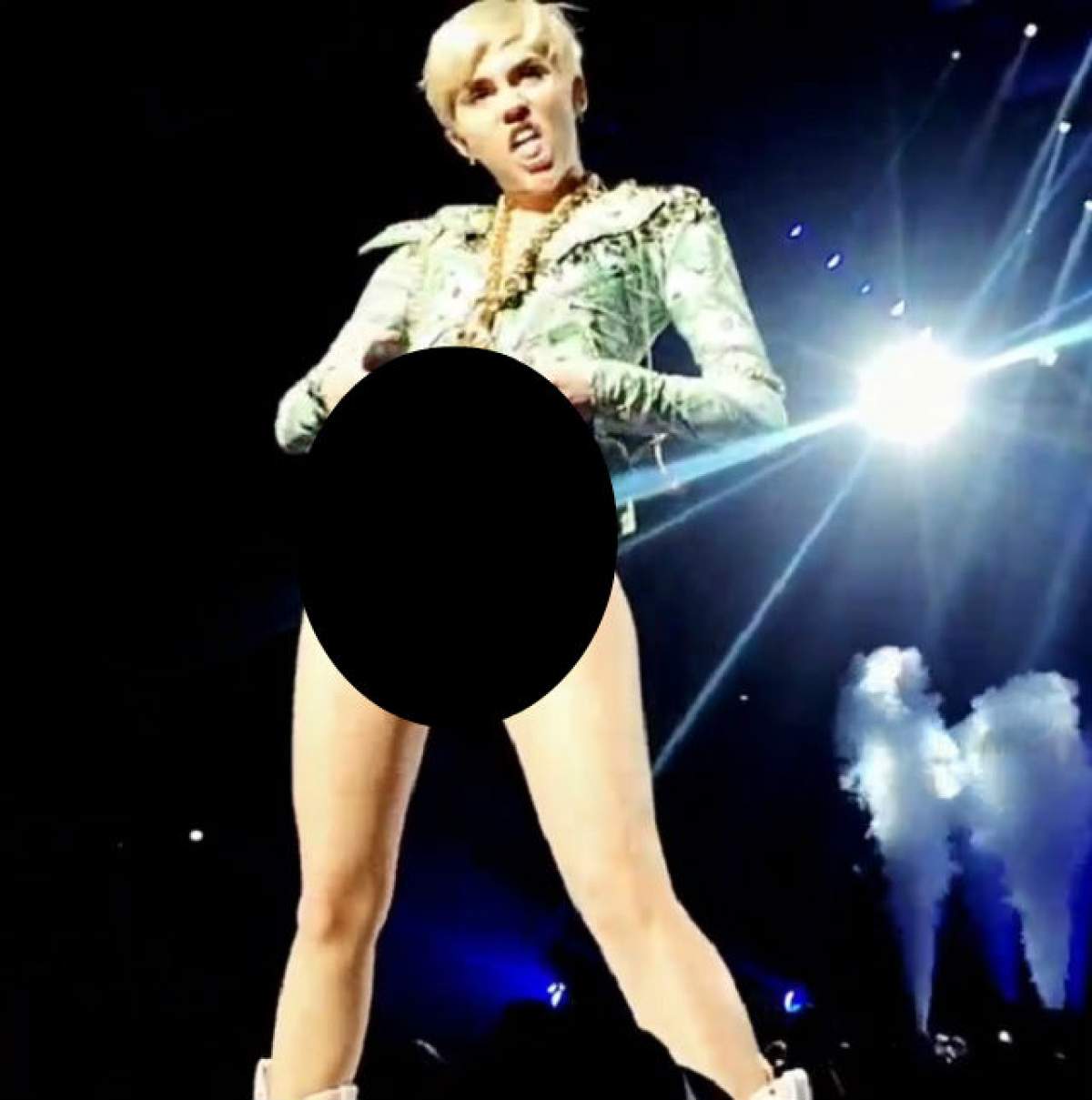 VIDEO Miley Cyrus a atins culmile obscenităţii! Şi-a arătat zonele intime cu cele mai perverse gesturi!