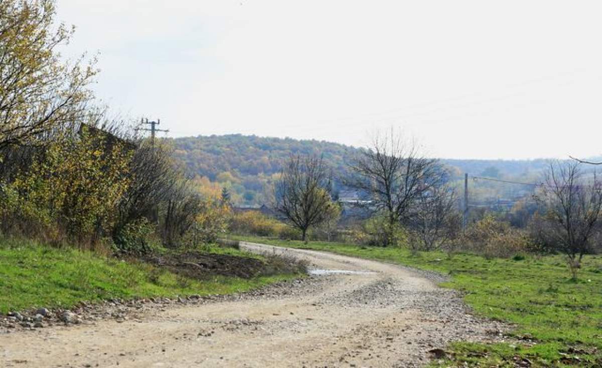 Ca în Evul Mediu. Un sat din România, fără apă curentă, drum şi autobuze