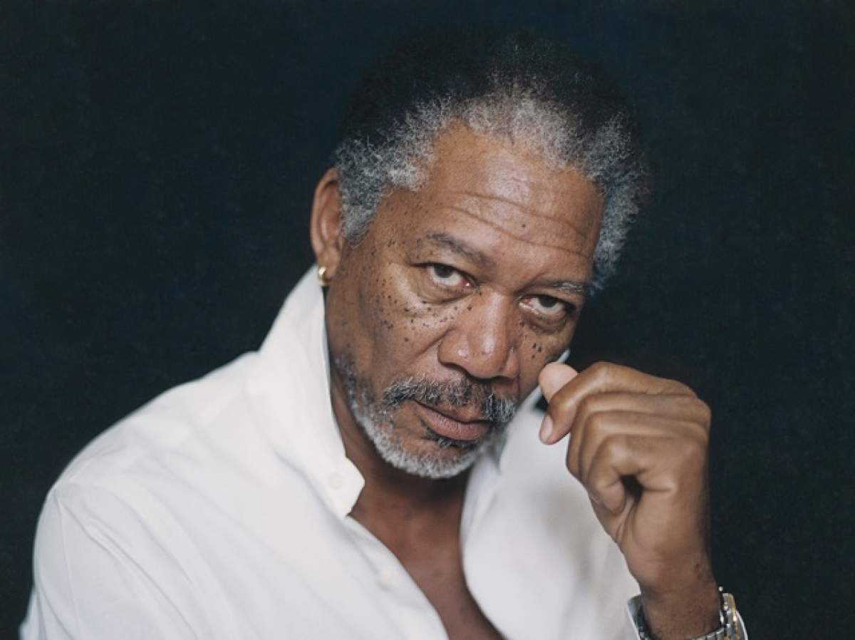Morgan Freeman, un bătrânel neliniştit! Ce-i face acestei tinere, în văzul tuturor, te va şoca!
