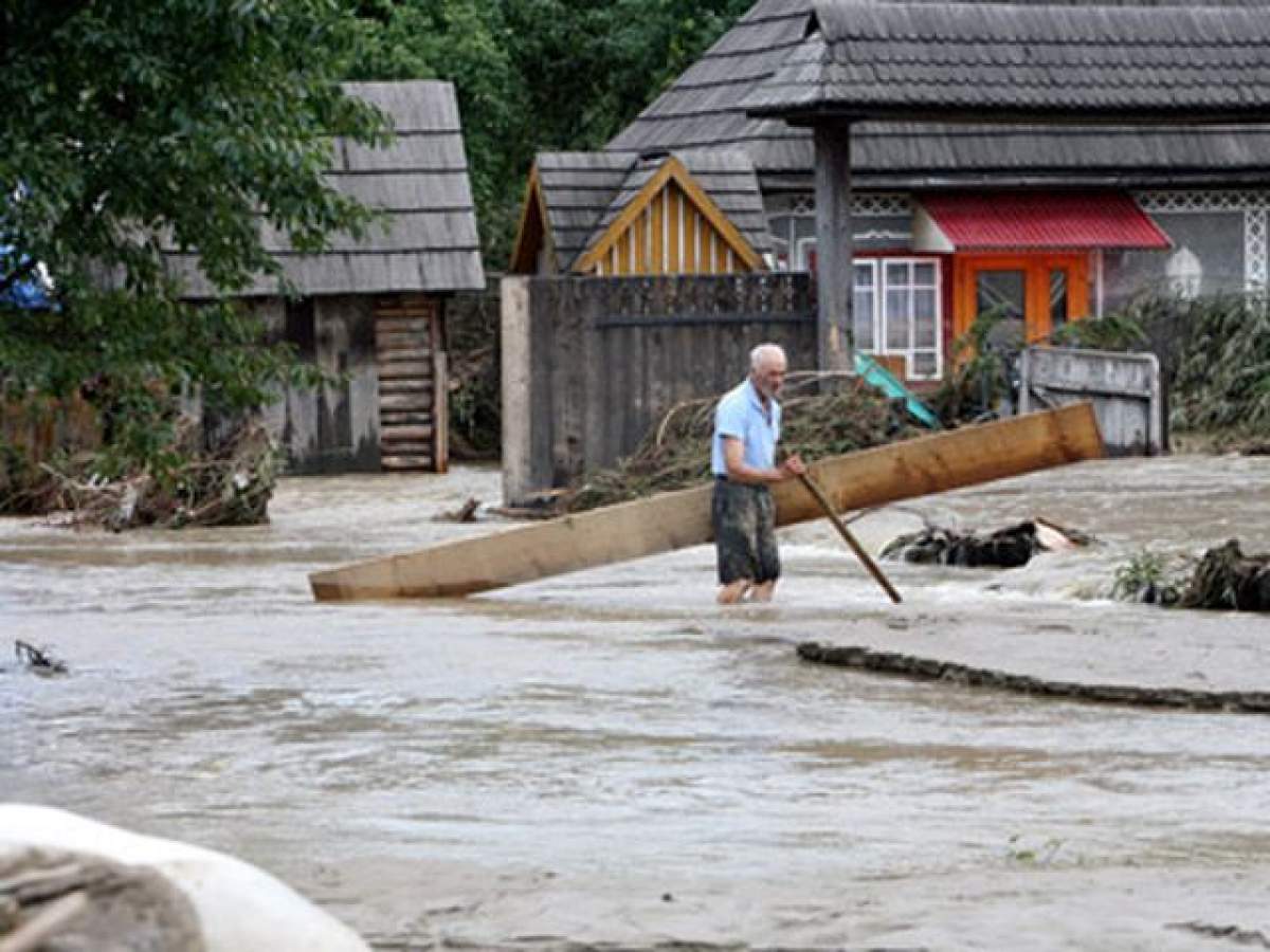 Rupere de nori! Peste 30 de locuinţe şi gospodării inundate